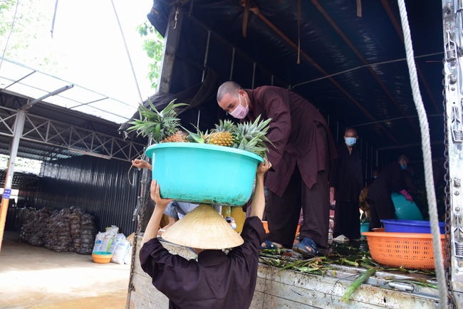 Chùa Hoằng Pháp: Tiếp tục hỗ trợ người dân khó khăn trong đại dịch Covid (đợt 8)